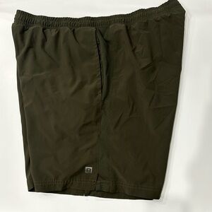 Men’s Layer8 XL green shorts